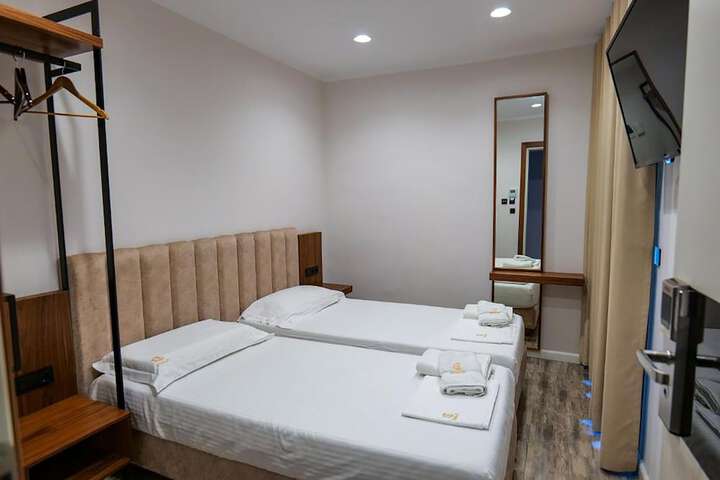 Room 28 of 72