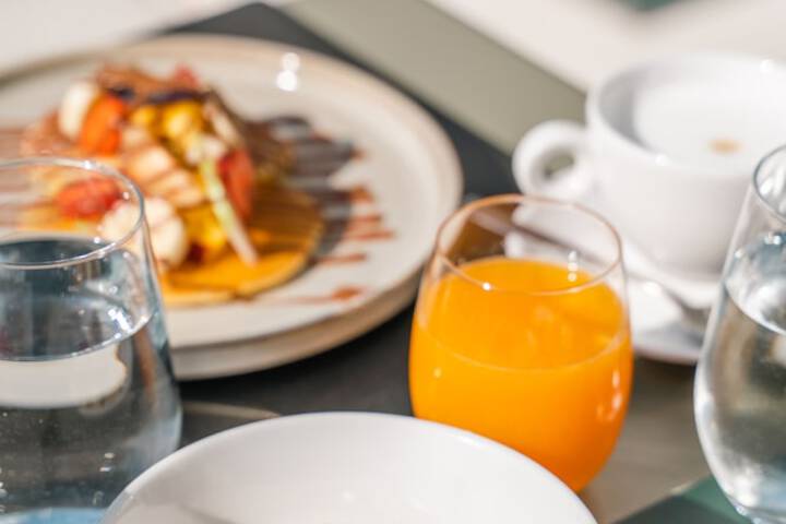 Breakfast/Coffee Service 64 of 76