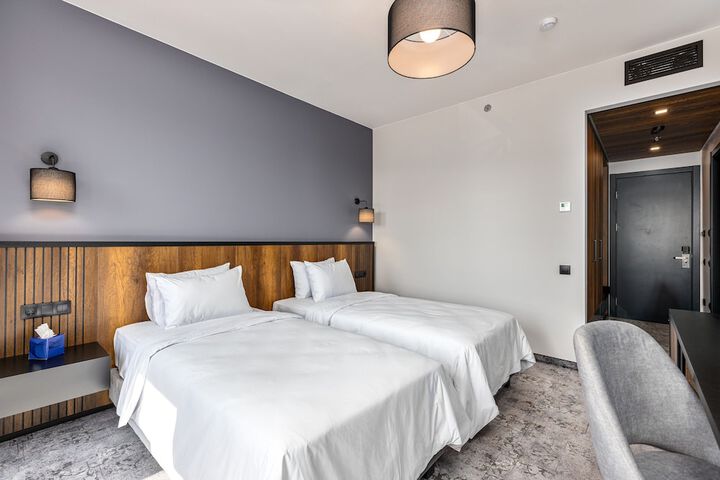 Room 10 of 112