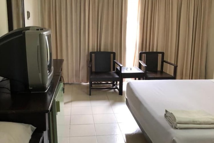 Room 10 of 23