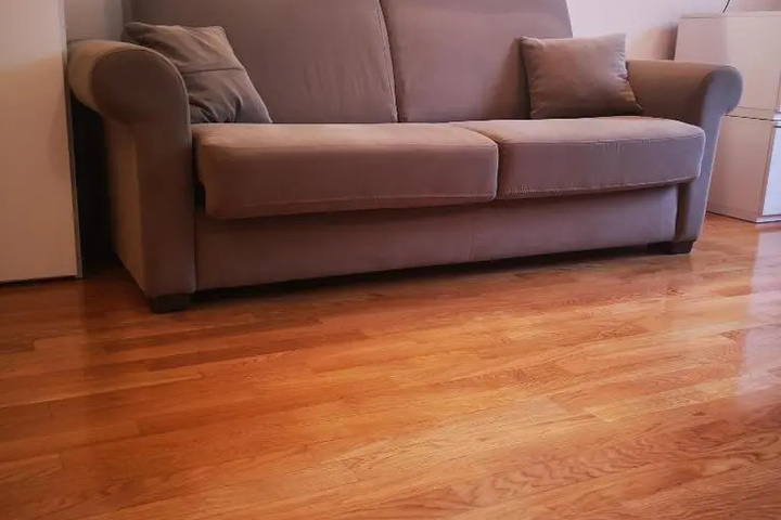 Room 4 of 8