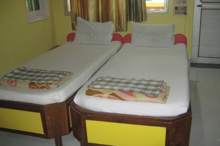 Room 6 of 11