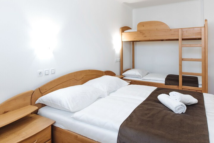 Room 6 of 39