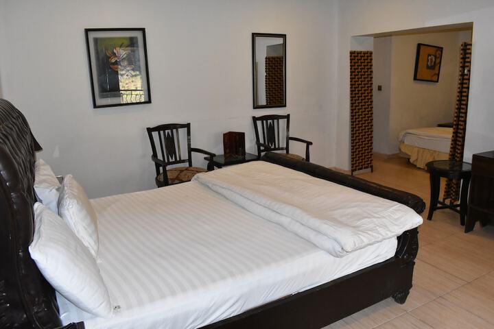 Room 6 of 25