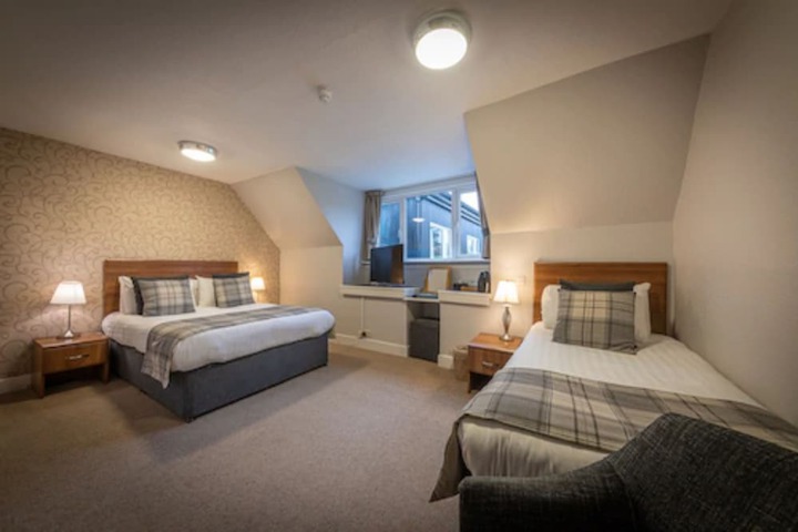 Room 27 of 52