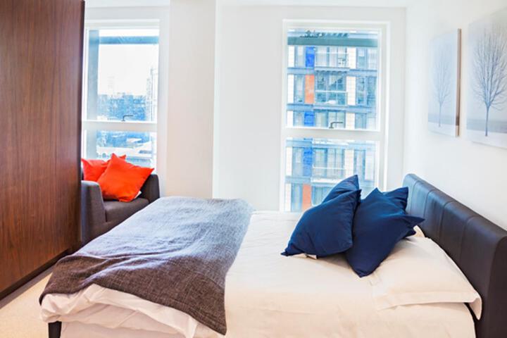 Suite 4 of 5