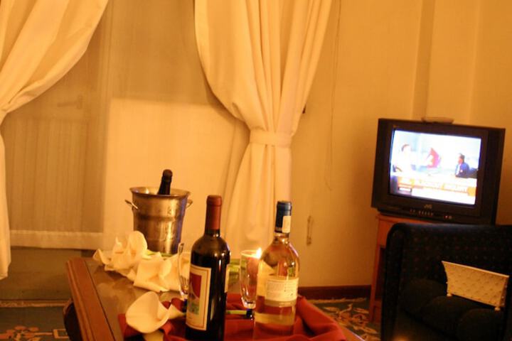 Room 6 of 16