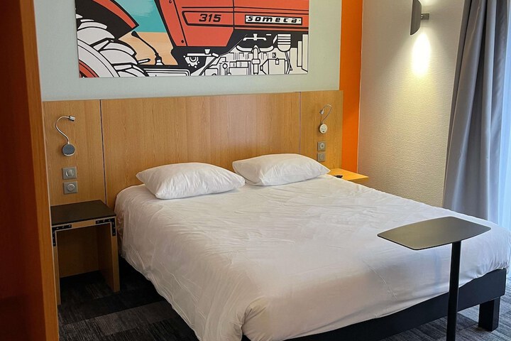Room 2 of 36