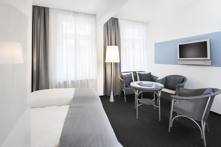 Room 16 of 32
