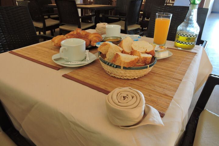 Breakfast/Coffee Service 46 of 68