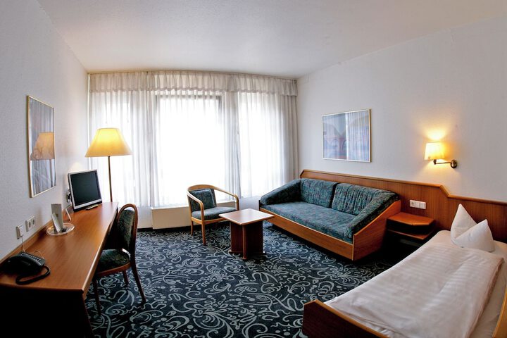 Room 28 of 81