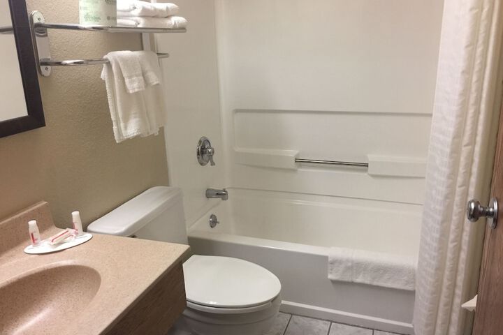 1 King Bed (6 of 7)