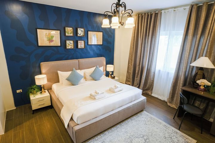 Room 18 of 119