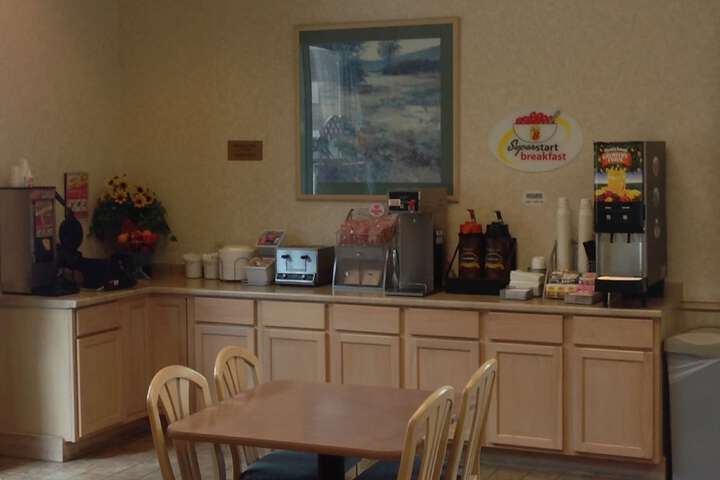 Breakfast/Coffee Service 21 of 33