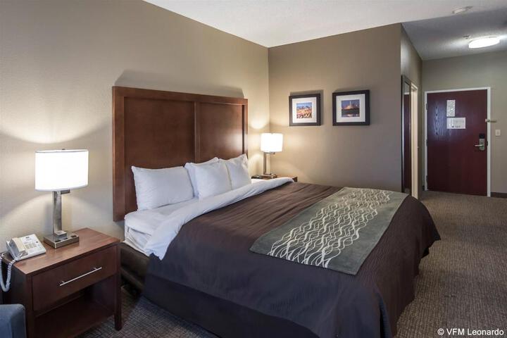 2 Queen Beds Accessible (9 of 9)
