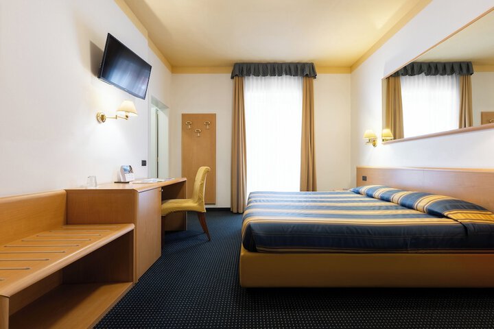 Room 30 of 59