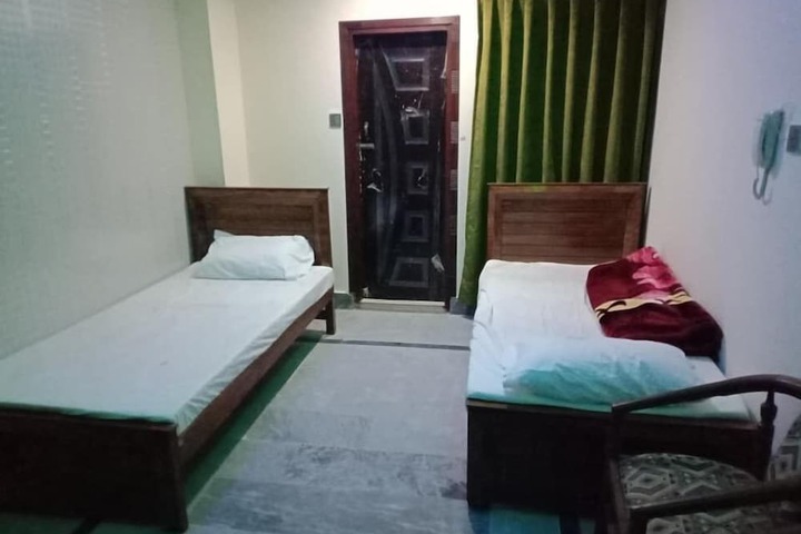 Urwa Hotel & Restaurent