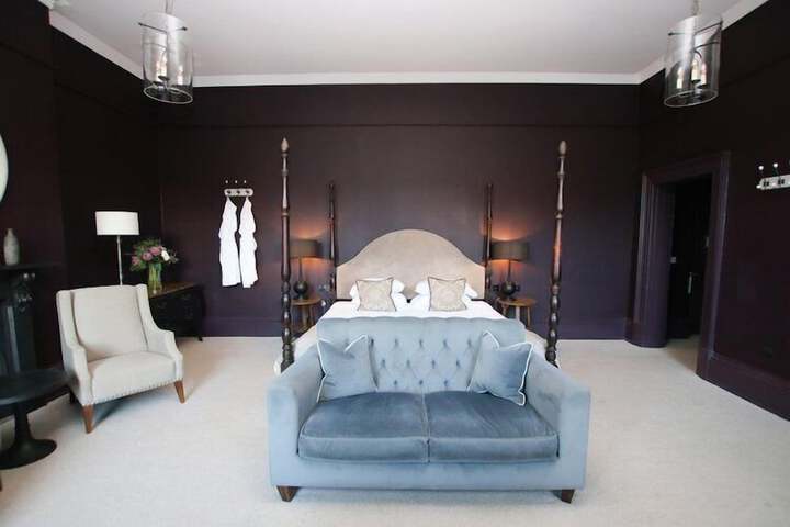 Room 32 of 49