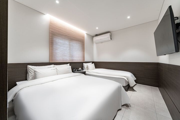 Room 25 of 48