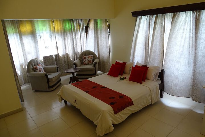 Room 6 of 104