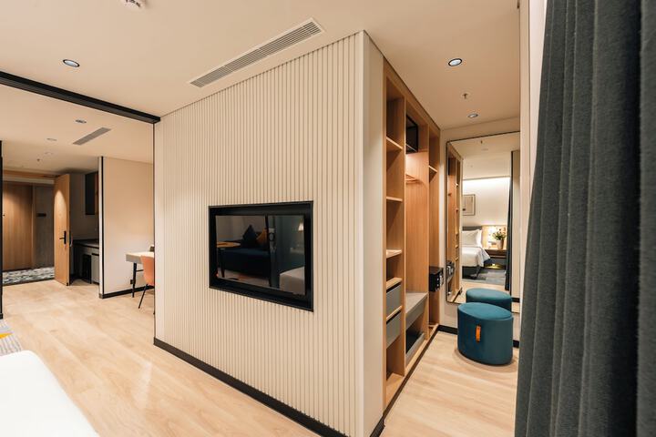 Room 5 of 78