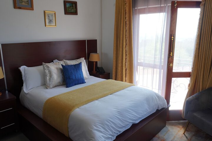 Room 2 of 27