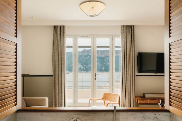 Room 42 of 109