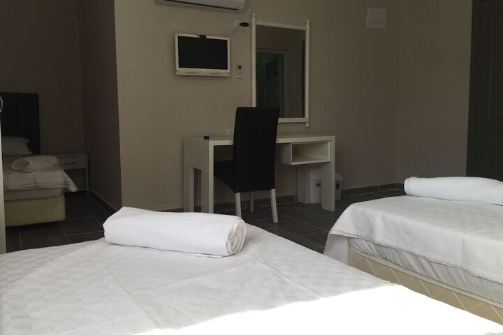 Room 11 of 19