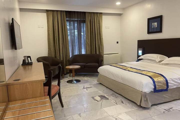 Room 9 of 114