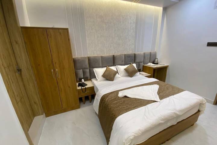 Room 4 of 14