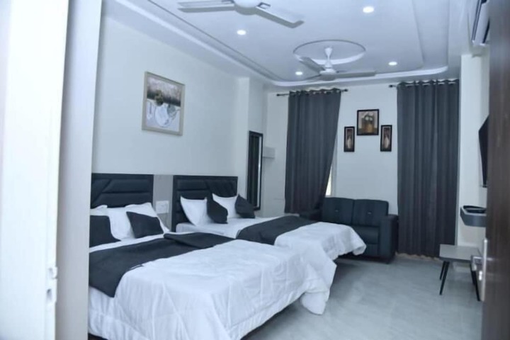 Room 3 of 12