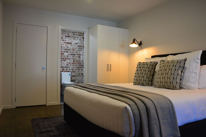 Room 9 of 87
