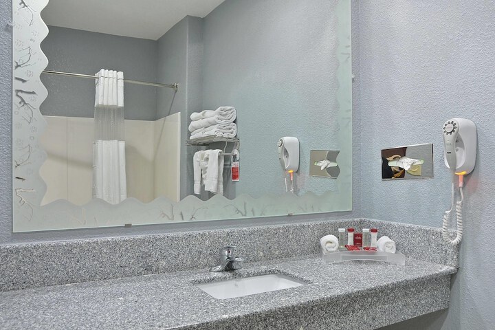 Room 32 of 45