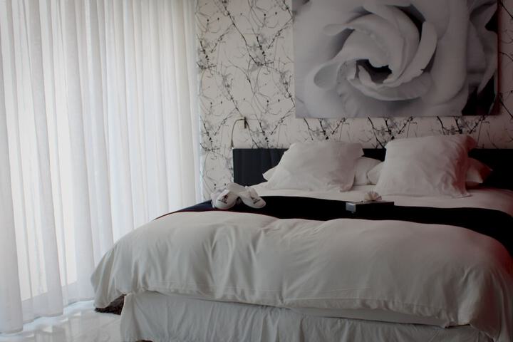 Room 6 of 25