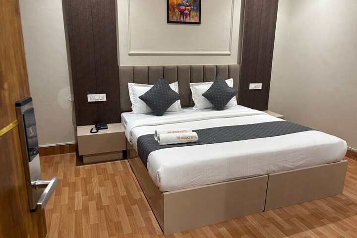 Room 4 of 13