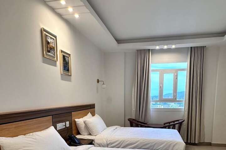 Room 3 of 16