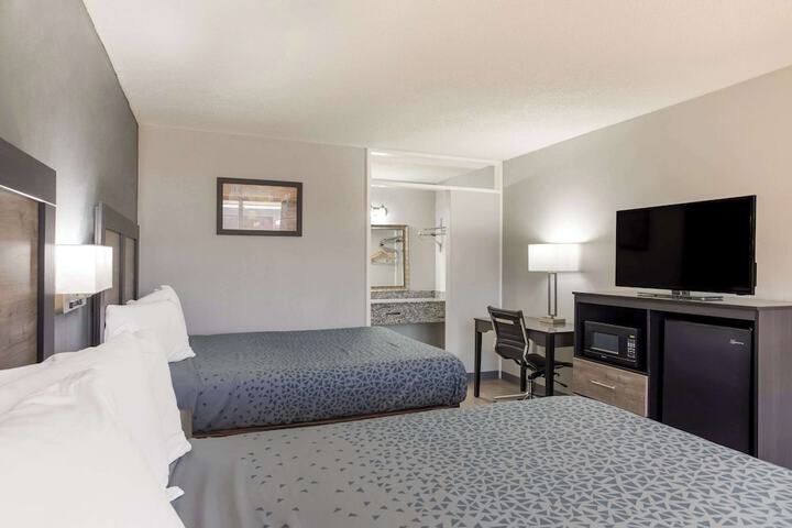 2 Double Beds (8 of 13)
