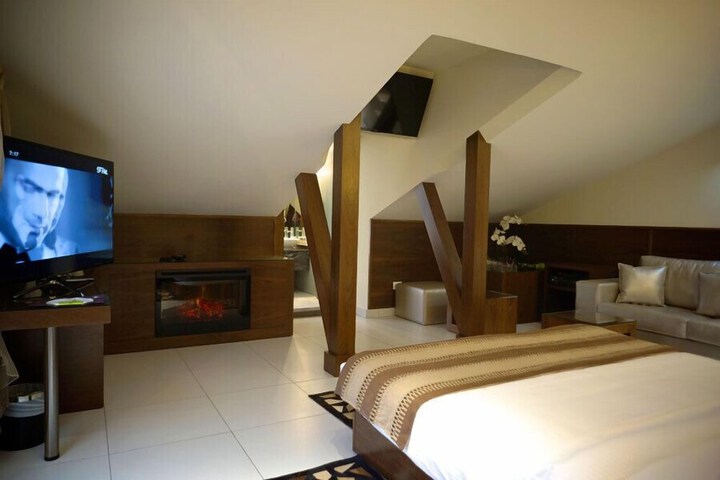 Room 17 of 61