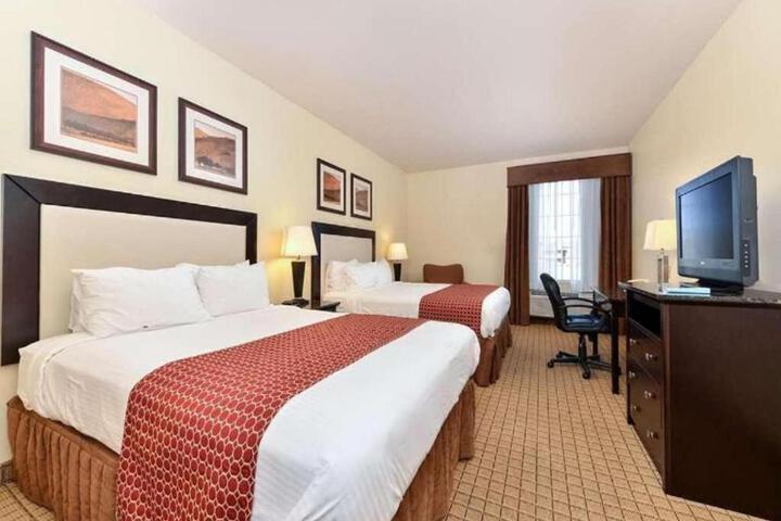 Double Room 2 Queen Beds (4 of 4)