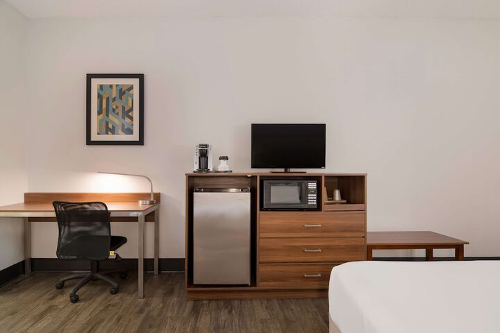 1 King Bed (11 of 15)