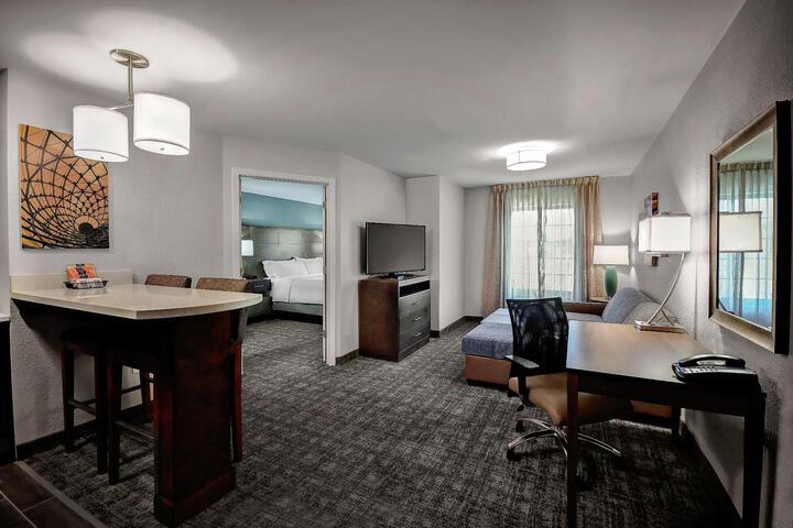 Studio Suite King Bed Accessible (7 of 17)