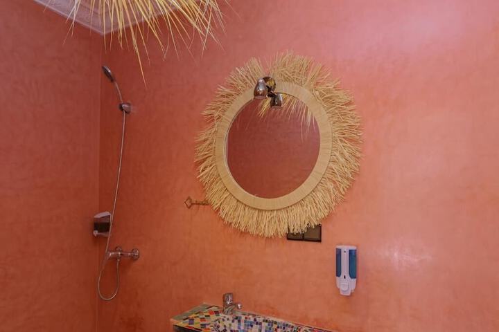 Room 21 of 42