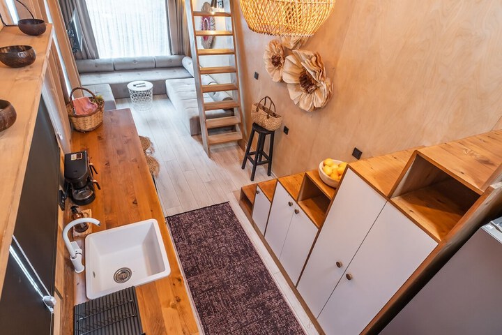 Room 9 of 31