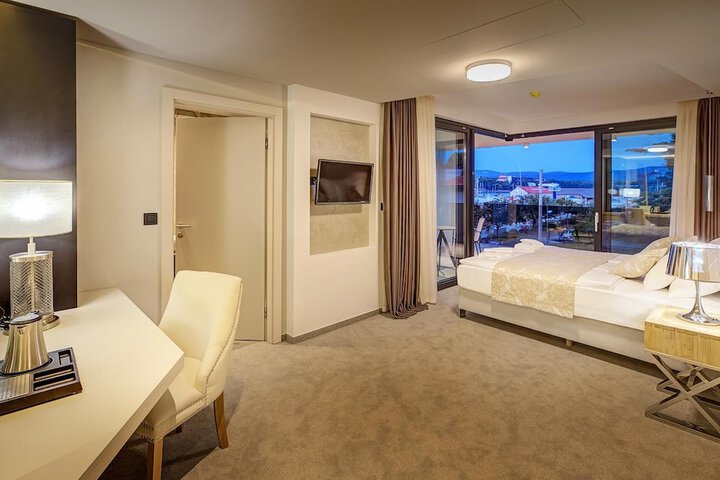 Room 6 of 22