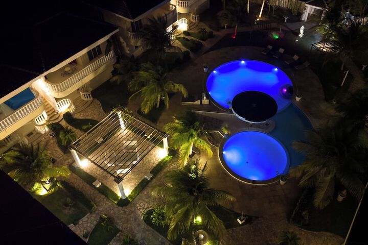 Hotel Pool