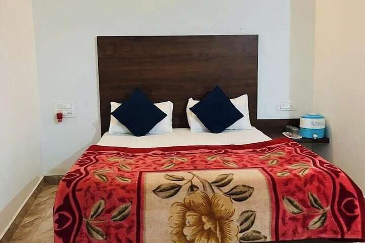 Room 7 of 32