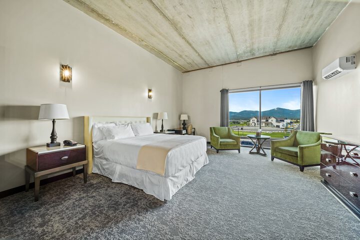 Room 14 of 65
