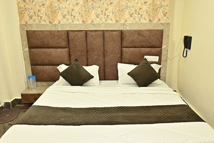 Room 2 of 11