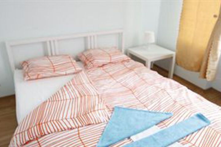 Room 12 of 27