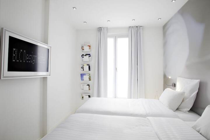 Room 6 of 50